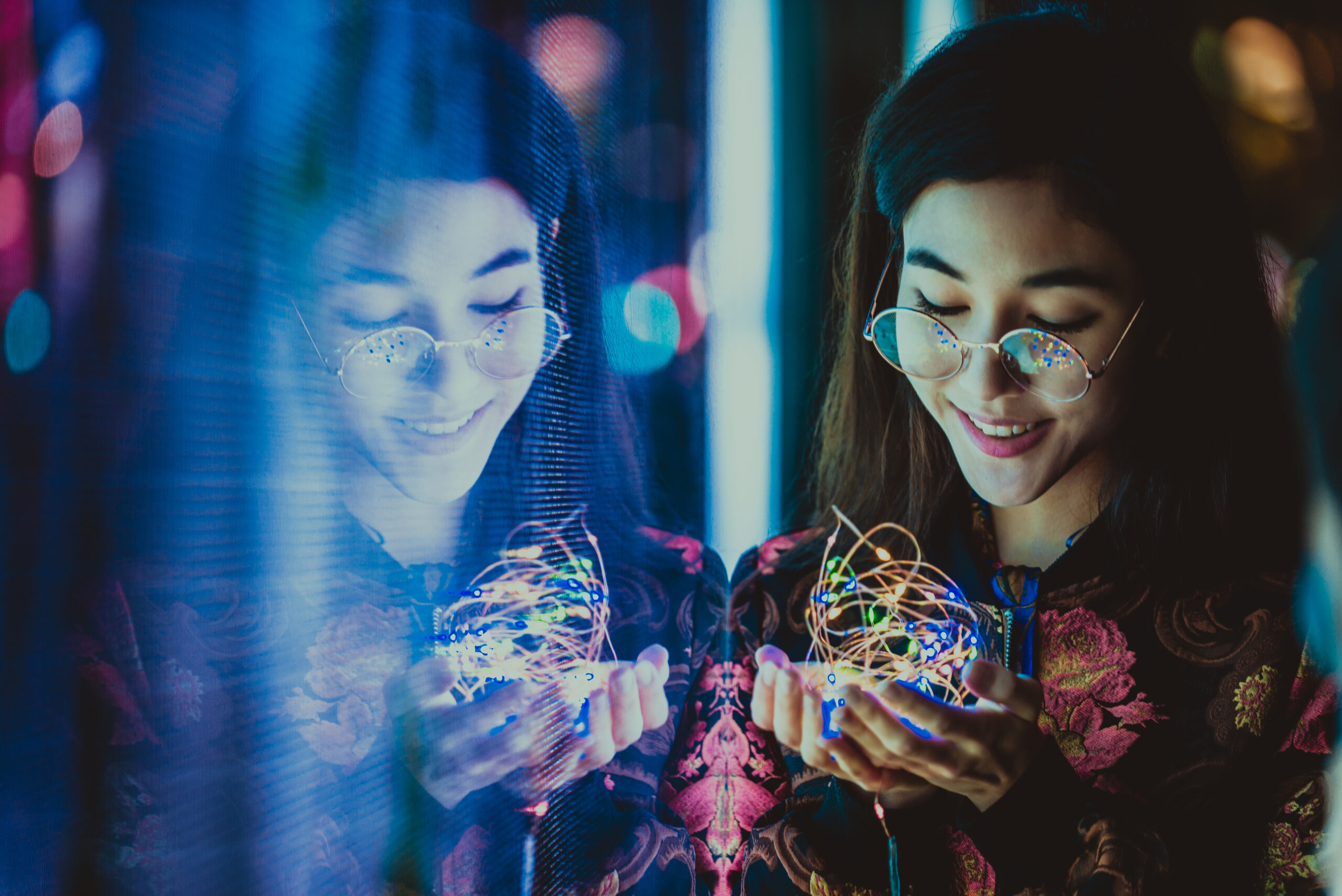 Ayna Nöronlar ve Empati: Beynimiz Başkalarını Nasıl Anlar?